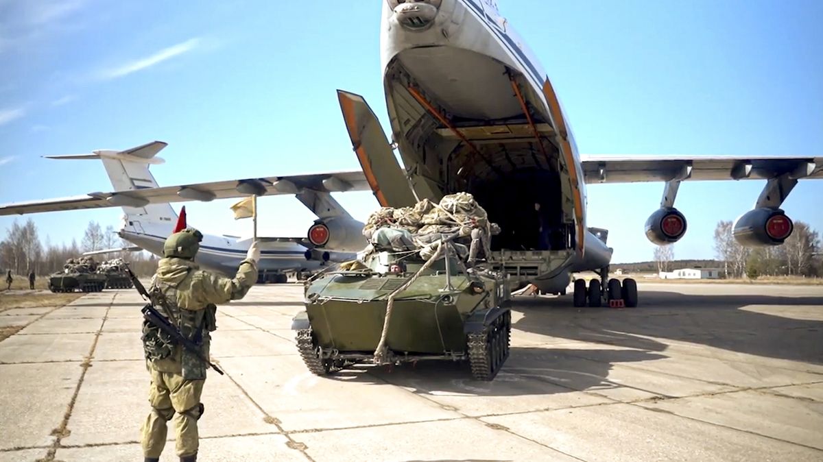 Rusko stahuje po cvičení vojáky z Krymu